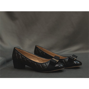salvatore ferragamo vara bow pump shoes